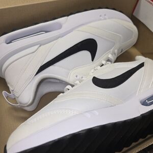 Nike White and Black Women's Sneakers
